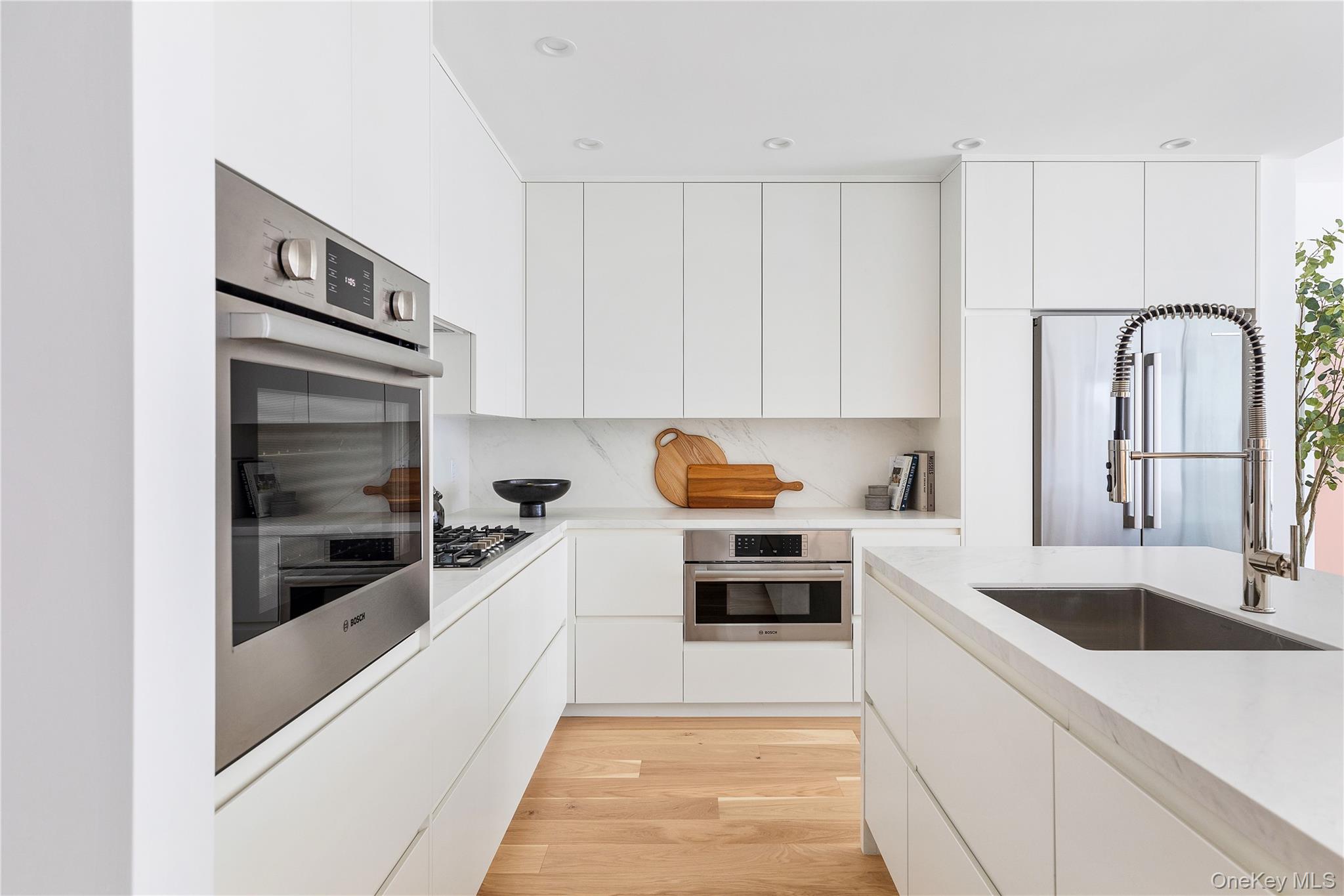 140 Boardwalk, Unit PH6 B