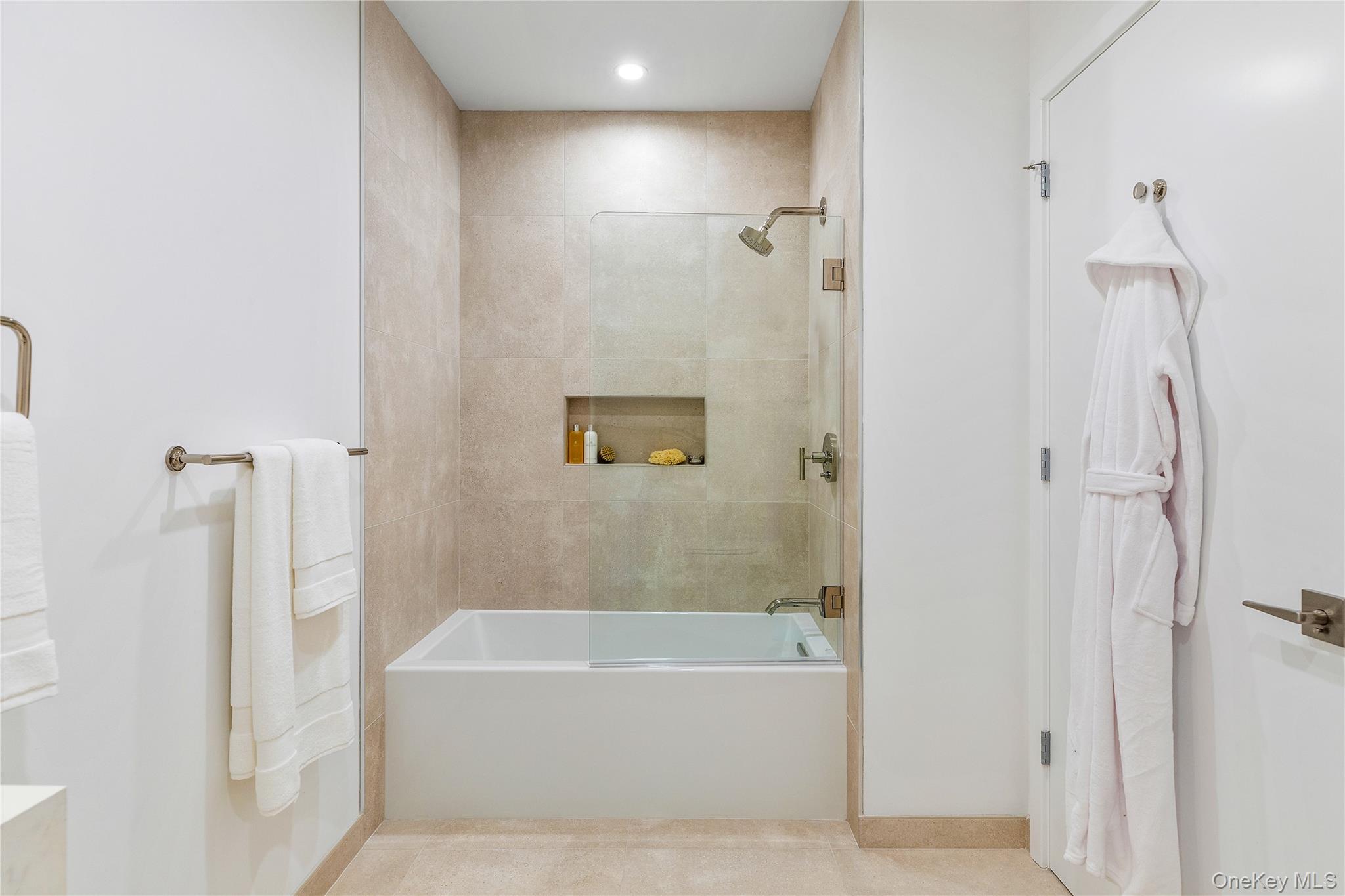 140 Boardwalk, Unit PH6 B photo 13