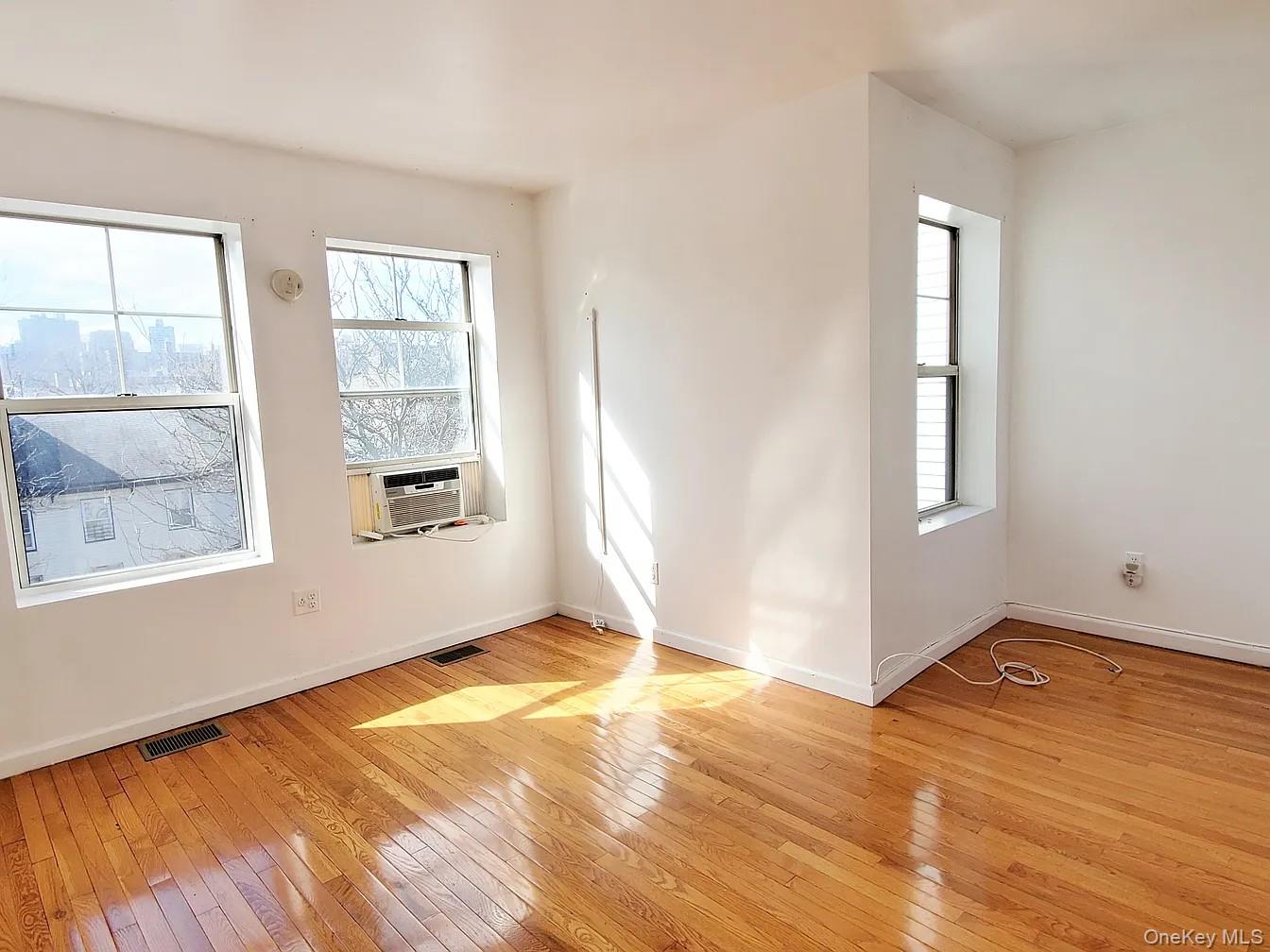 115 Vanderbilt Avenue, Unit 115A photo 3