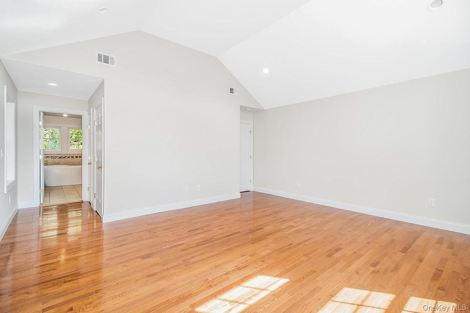 18 Via Trenta Court – For Rent photo 17