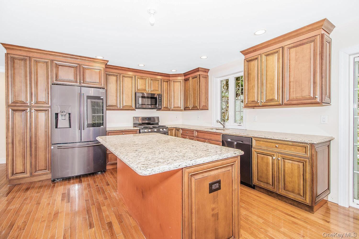 18 Via Trenta Court – For Rent photo 4