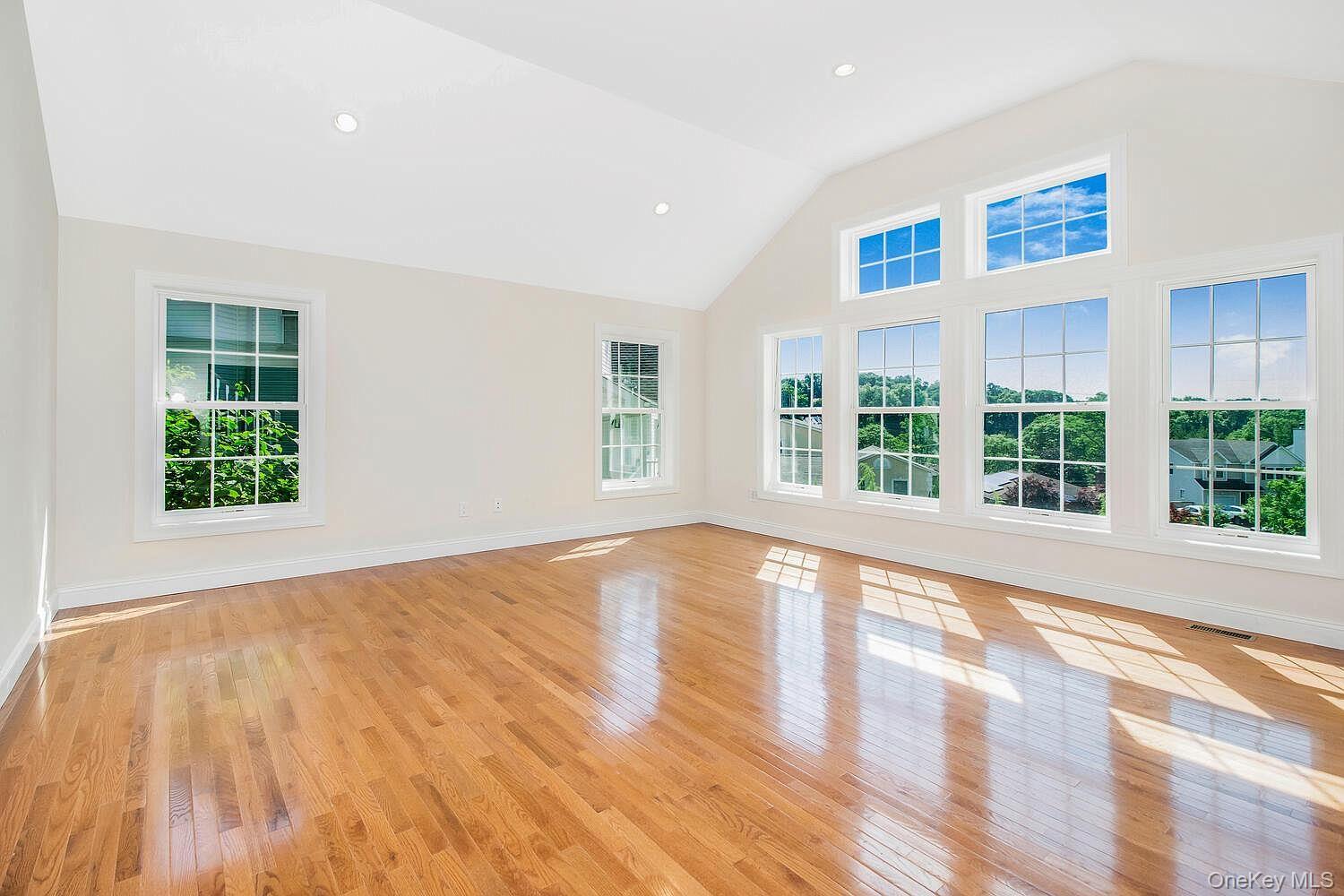 18 Via Trenta Court – For Rent photo 9