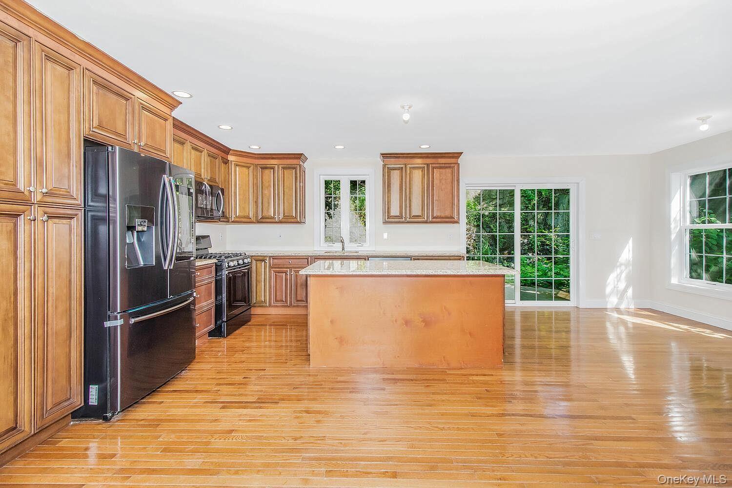 18 Via Trenta Court – For Rent photo 2