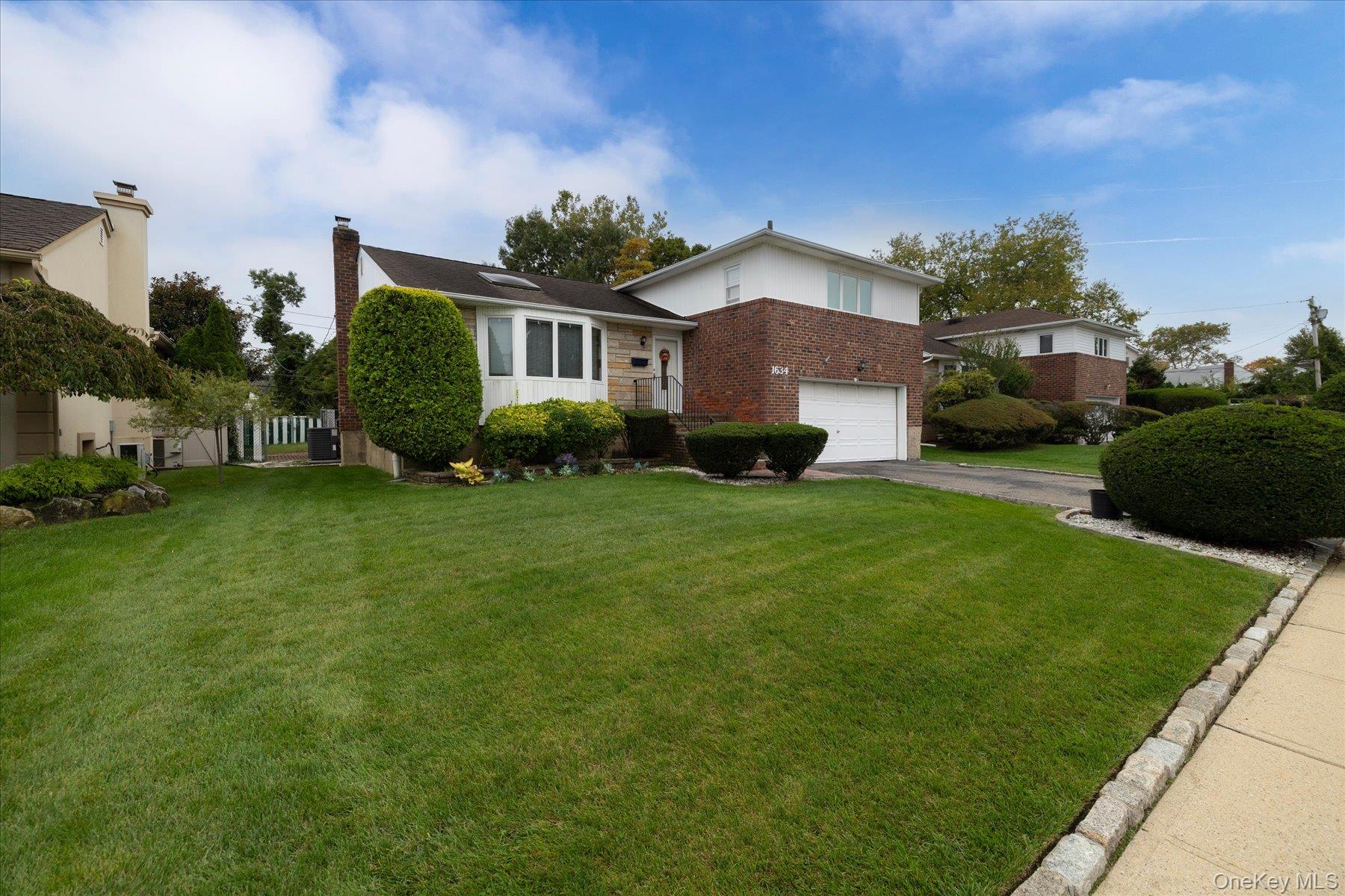 1634 Cynron Lane – For Sale photo 3