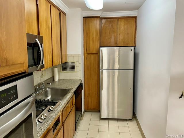52-30 39 Drive, Unit LN photo 7