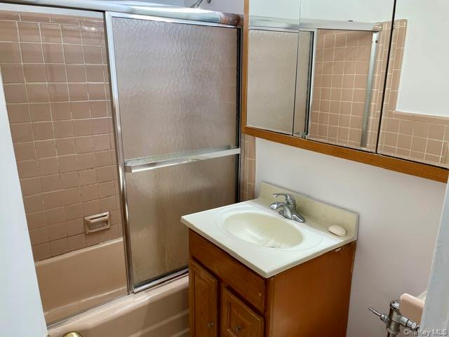 52-30 39 Drive, Unit LN photo 8
