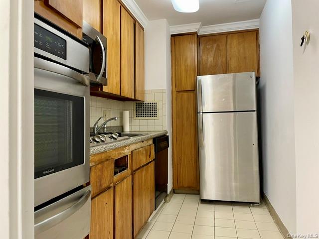 52-30 39 Drive, Unit LN photo 9