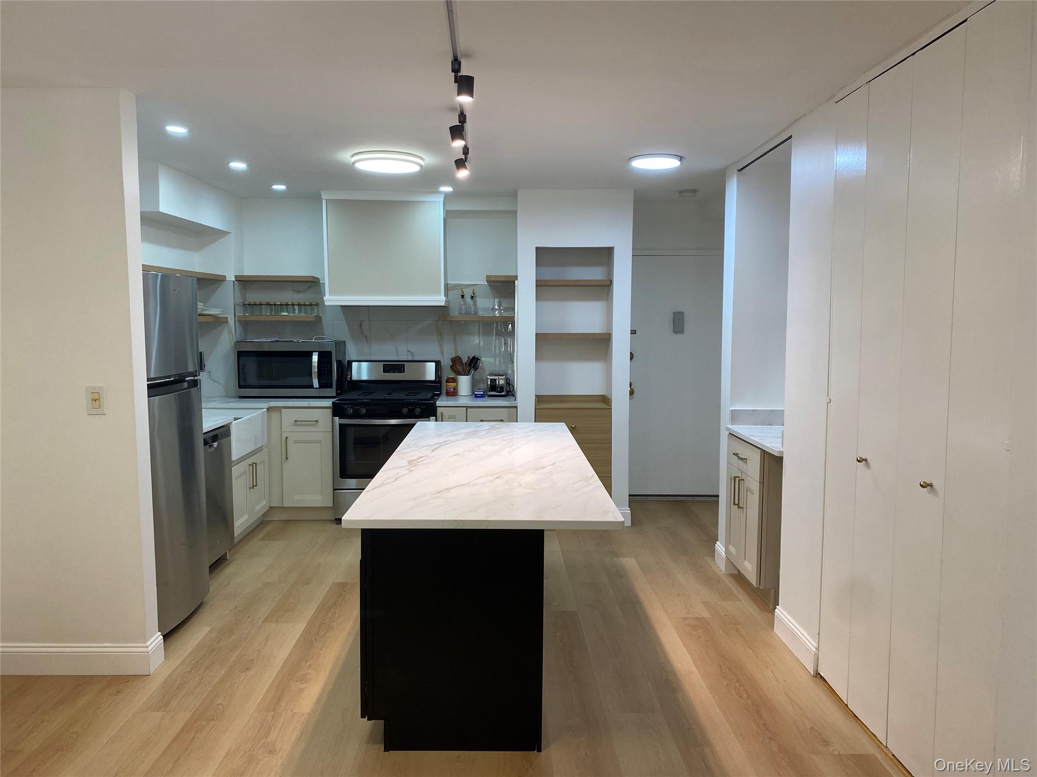 1230 Estates Lane, Unit 1136 photo 5