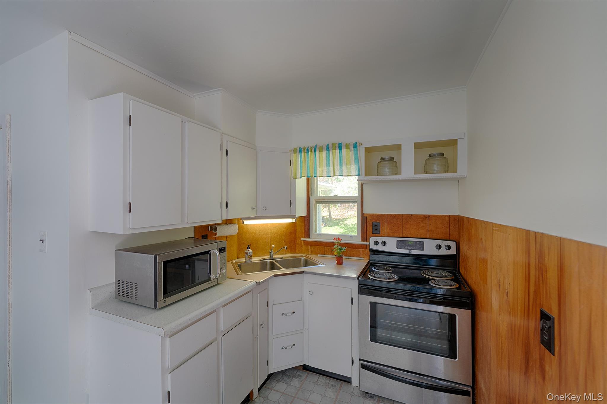 21 Van Dam Road – For Rent photo 11