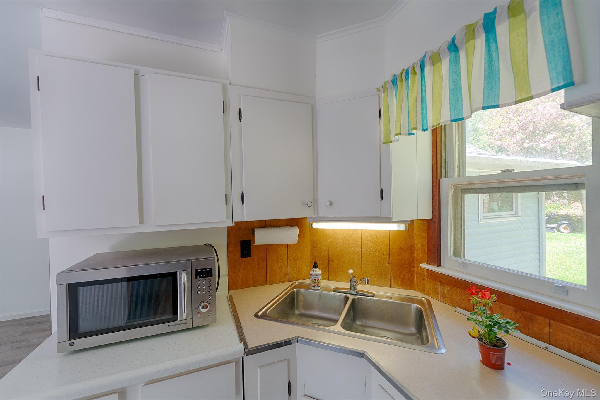 21 Van Dam Road – For Rent photo 13