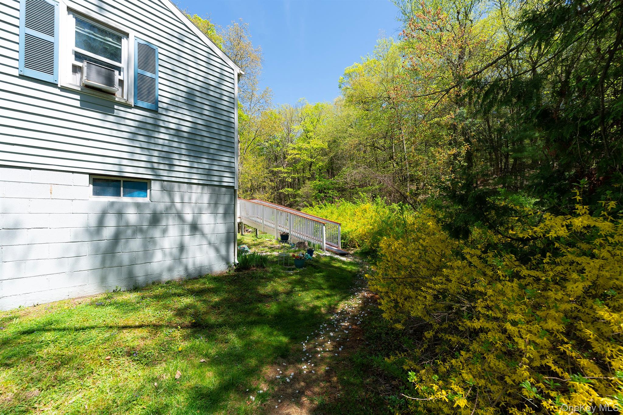 21 Van Dam Road – For Rent photo 3
