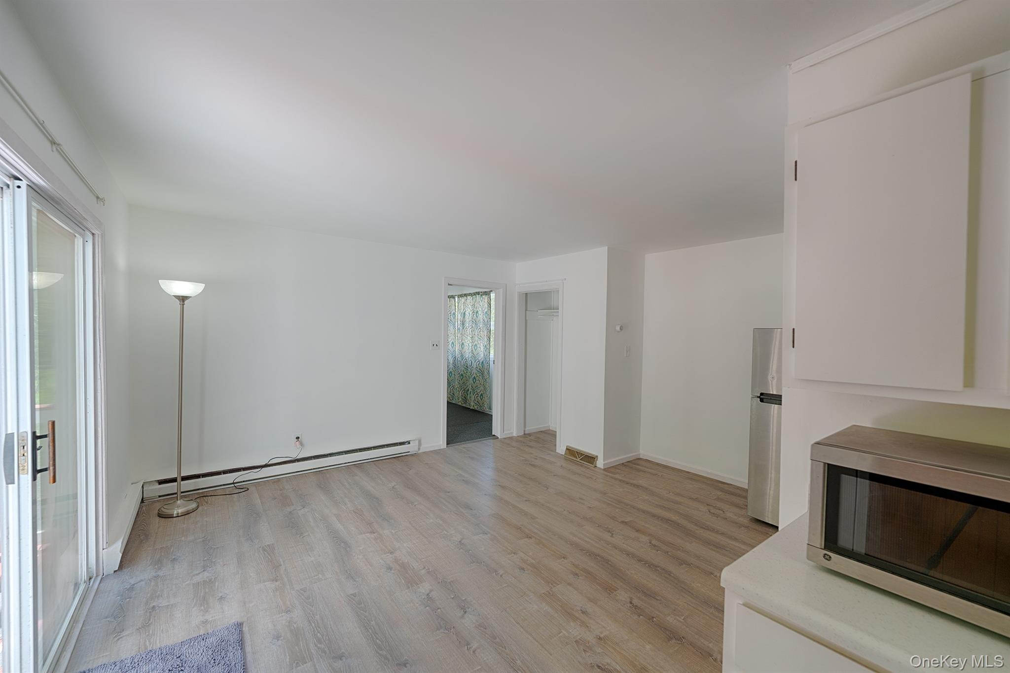 21 Van Dam Road – For Rent photo 10