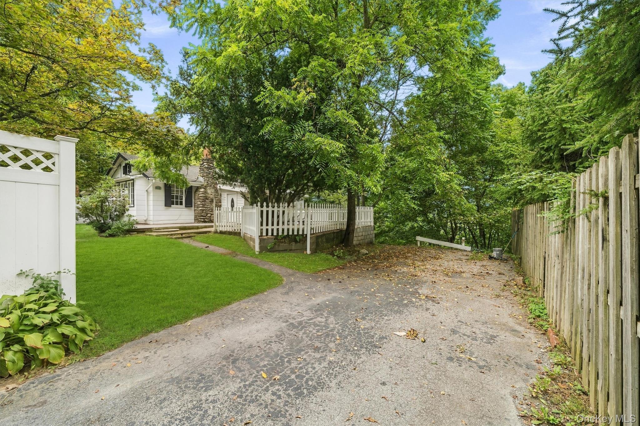 4 Hillside Trail – For Sale photo 2