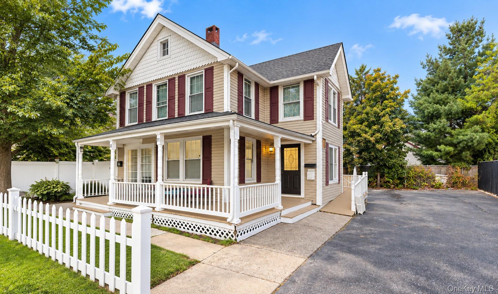 21 Carleton Avenue – For Sale