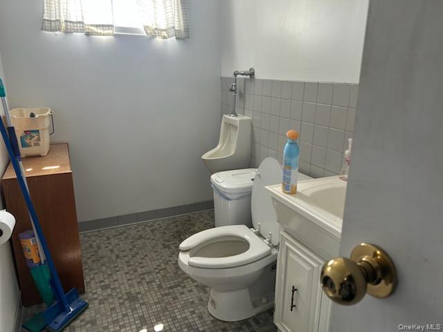 233 E Montauk Highway – For Rent photo 9