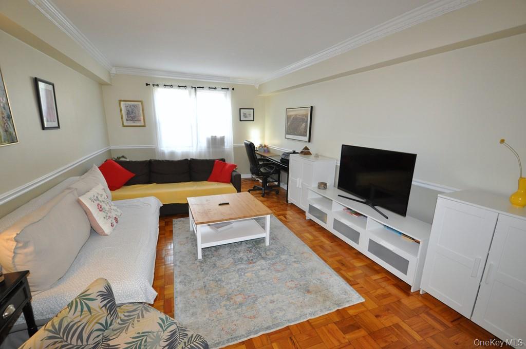 142 Garth Road, Unit 1C photo 6