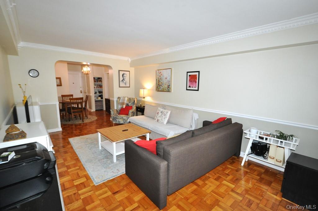 142 Garth Road, Unit 1C photo 4