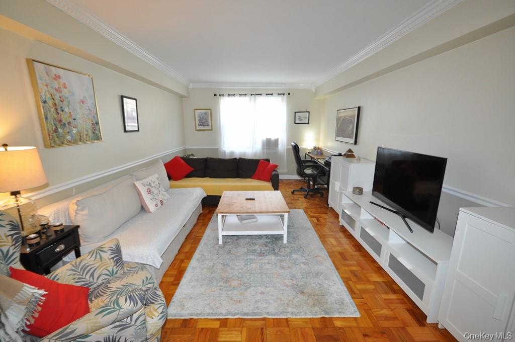 142 Garth Road, Unit 1C photo 3