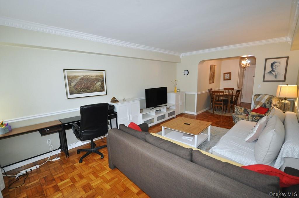 142 Garth Road, Unit 1C photo 5