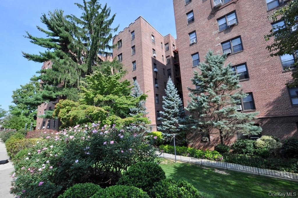 142 Garth Road, Unit 1C photo 2