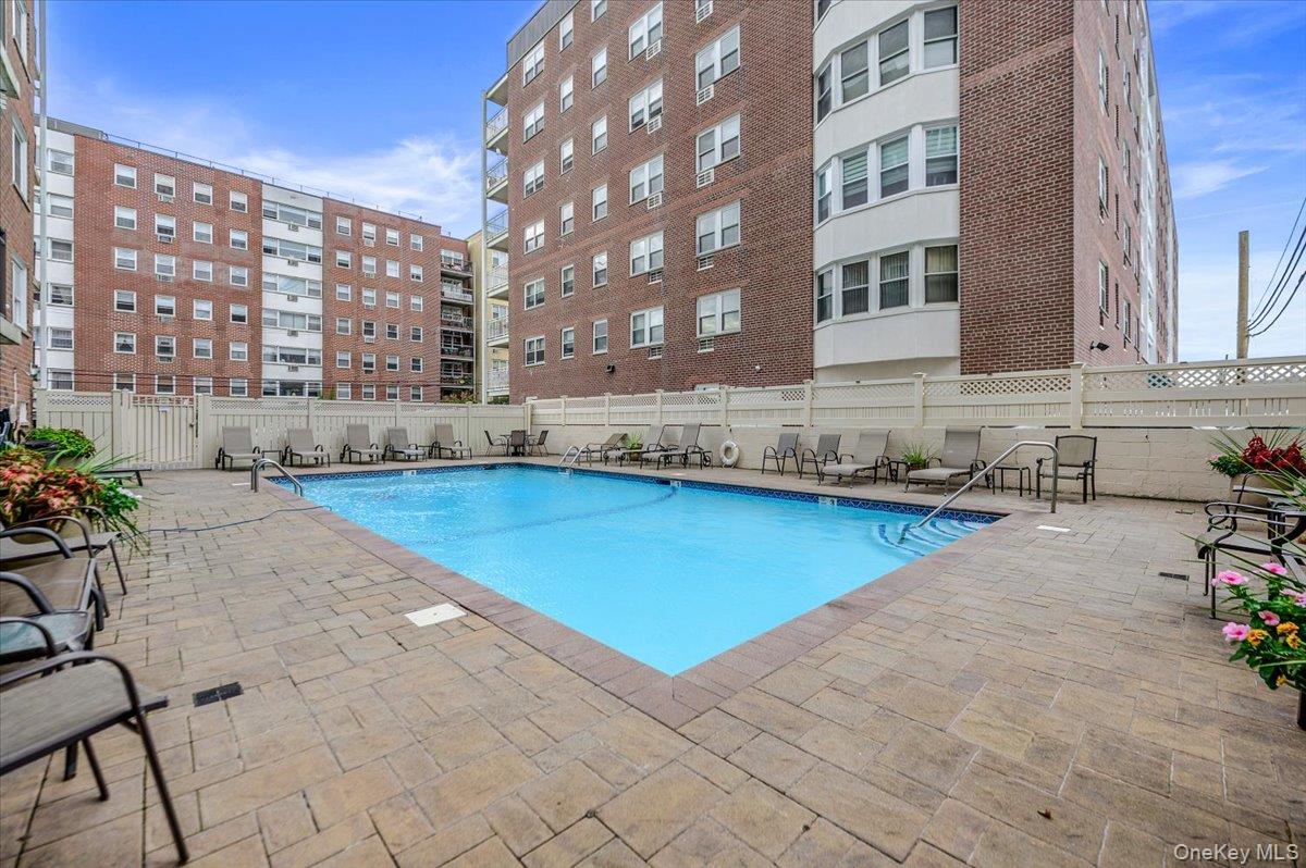 740 E Broadway, Unit 4G photo 18