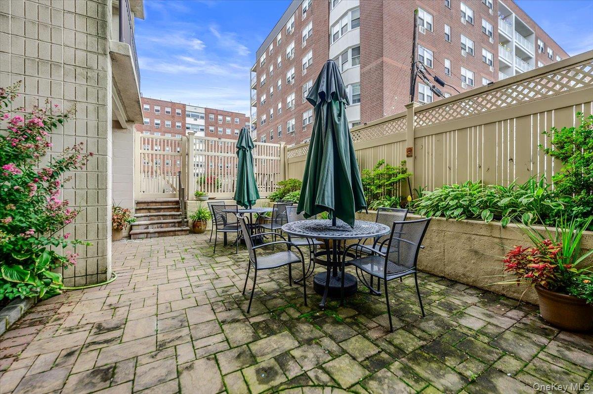 740 E Broadway, Unit 4G photo 19