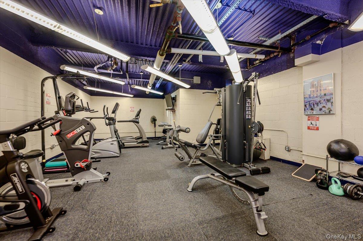 740 E Broadway, Unit 4G photo 17