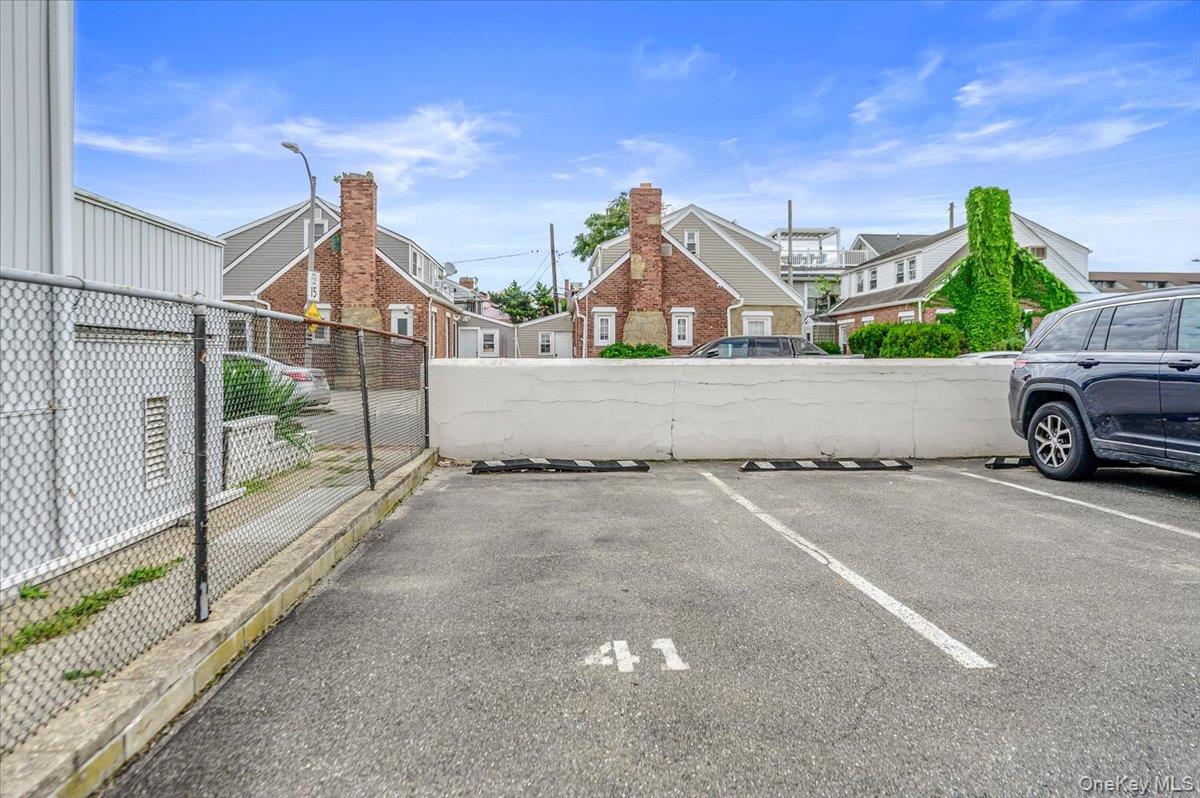 740 E Broadway, Unit 4G photo 24