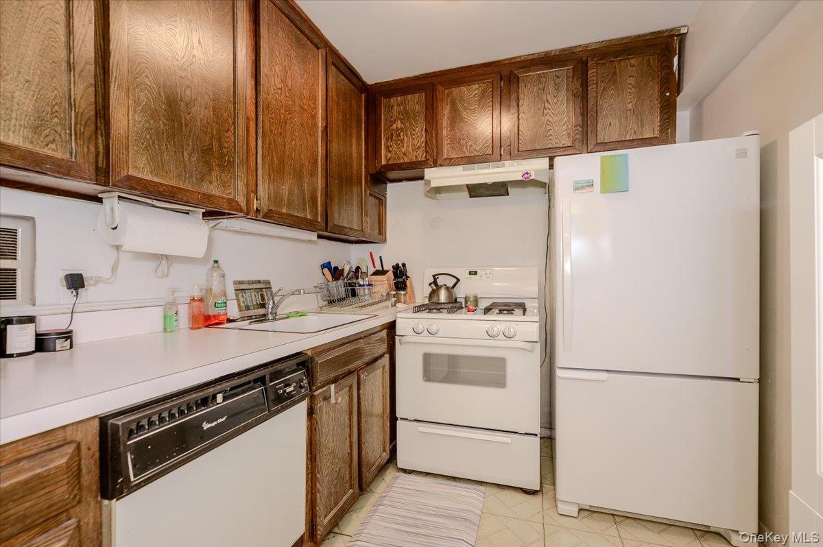 740 E Broadway, Unit 4G photo 9