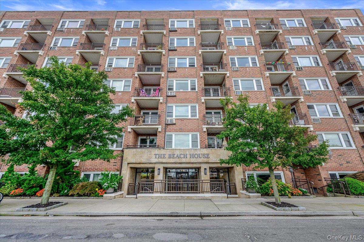 740 E Broadway, Unit 4G