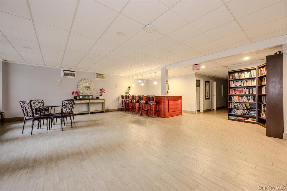 740 E Broadway, Unit 4G photo 21