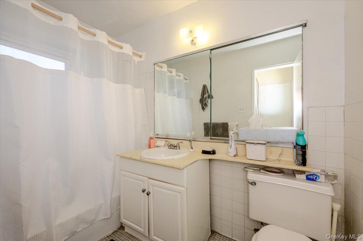 740 E Broadway, Unit 4G photo 13