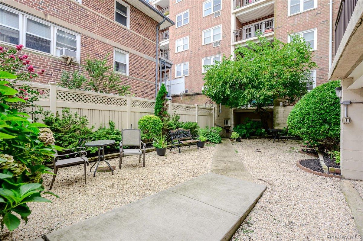 740 E Broadway, Unit 4G photo 20