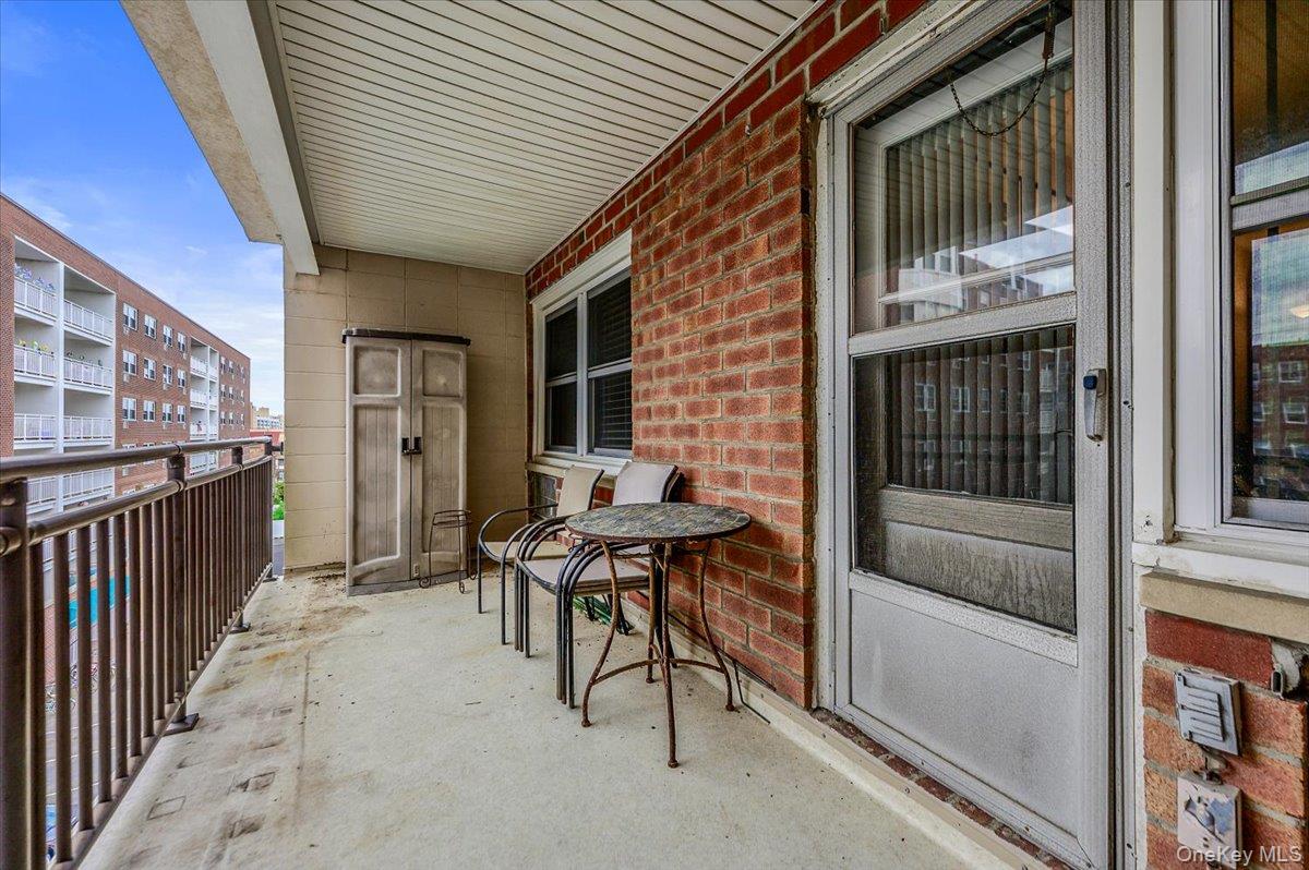 740 E Broadway, Unit 4G photo 15