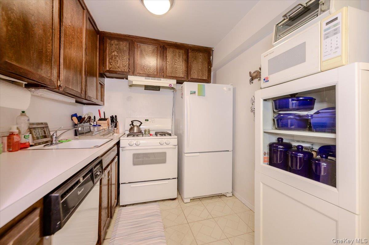 740 E Broadway, Unit 4G photo 8