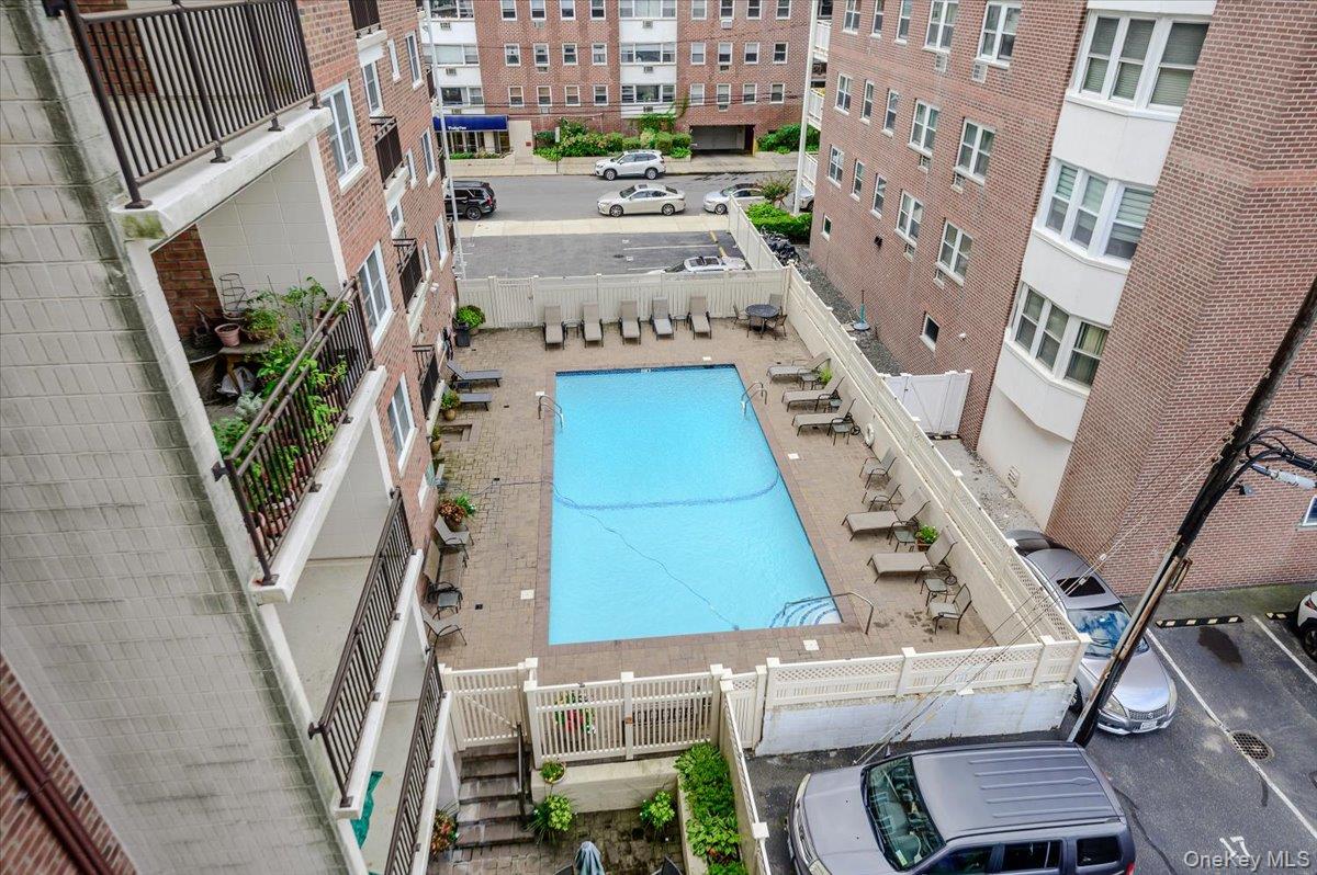 740 E Broadway, Unit 4G photo 14