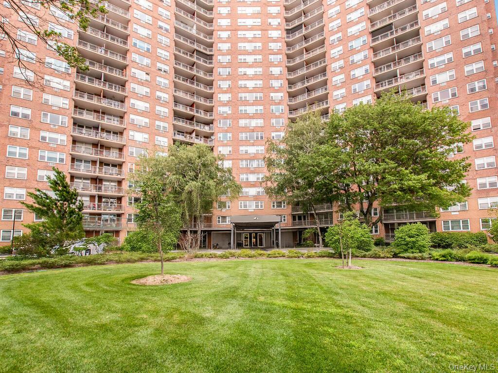 5800 Arlington Avenue, Unit 7L photo 9