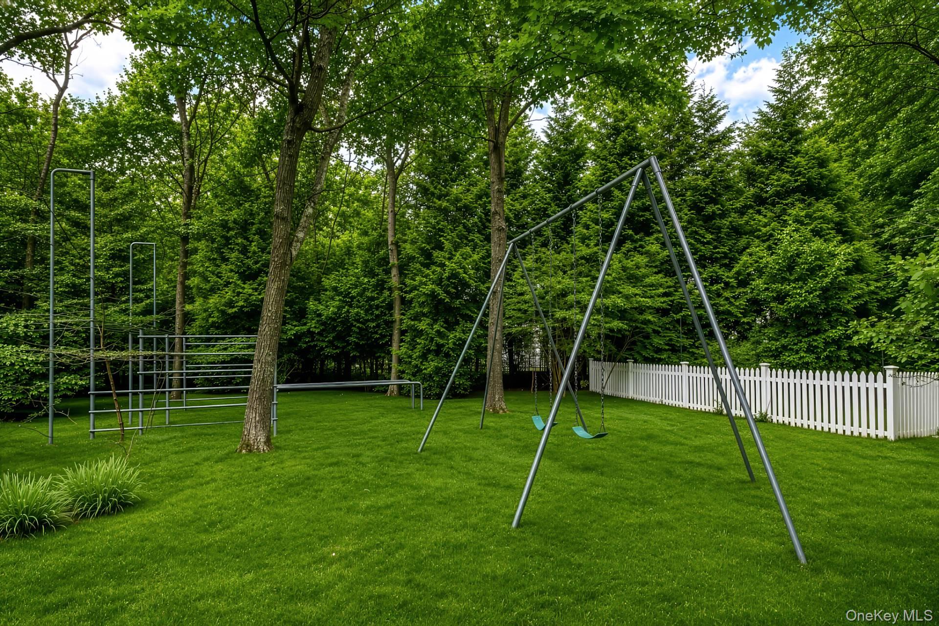 10 Fernwood Road – For Rent photo 3
