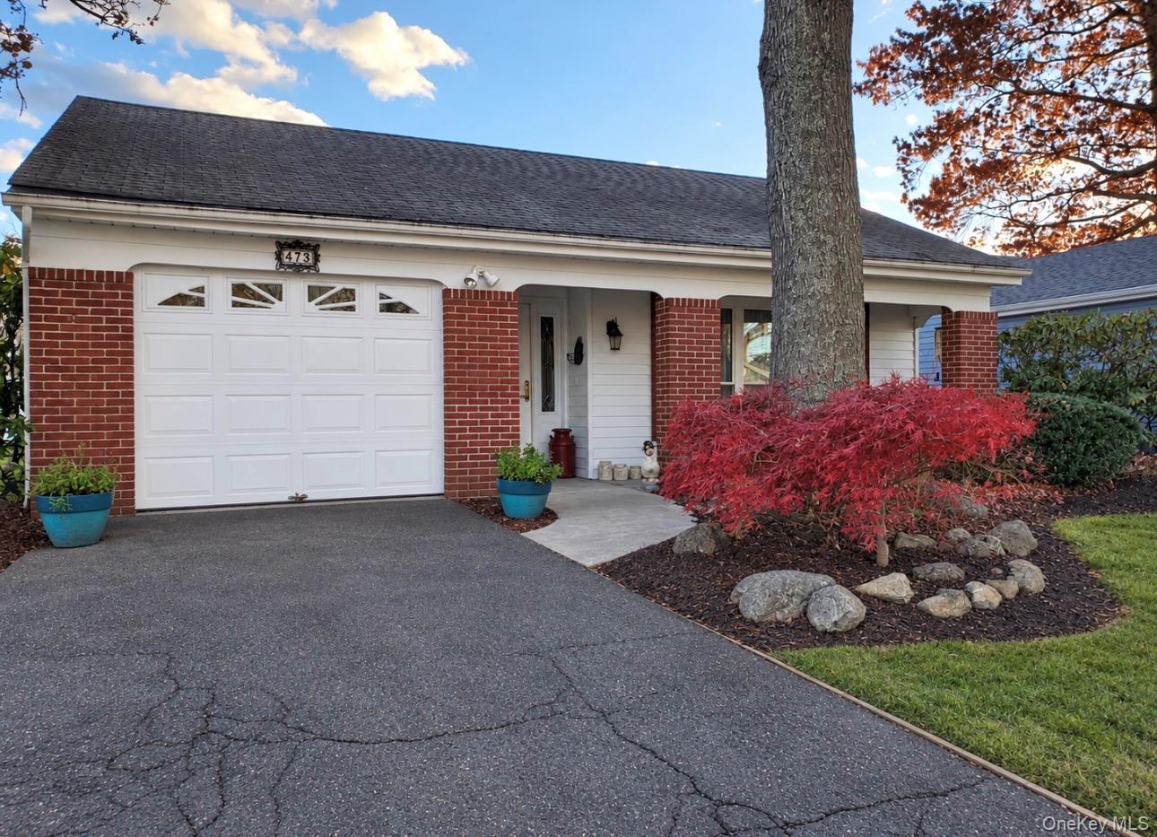 473 Stratford Lane – For Sale