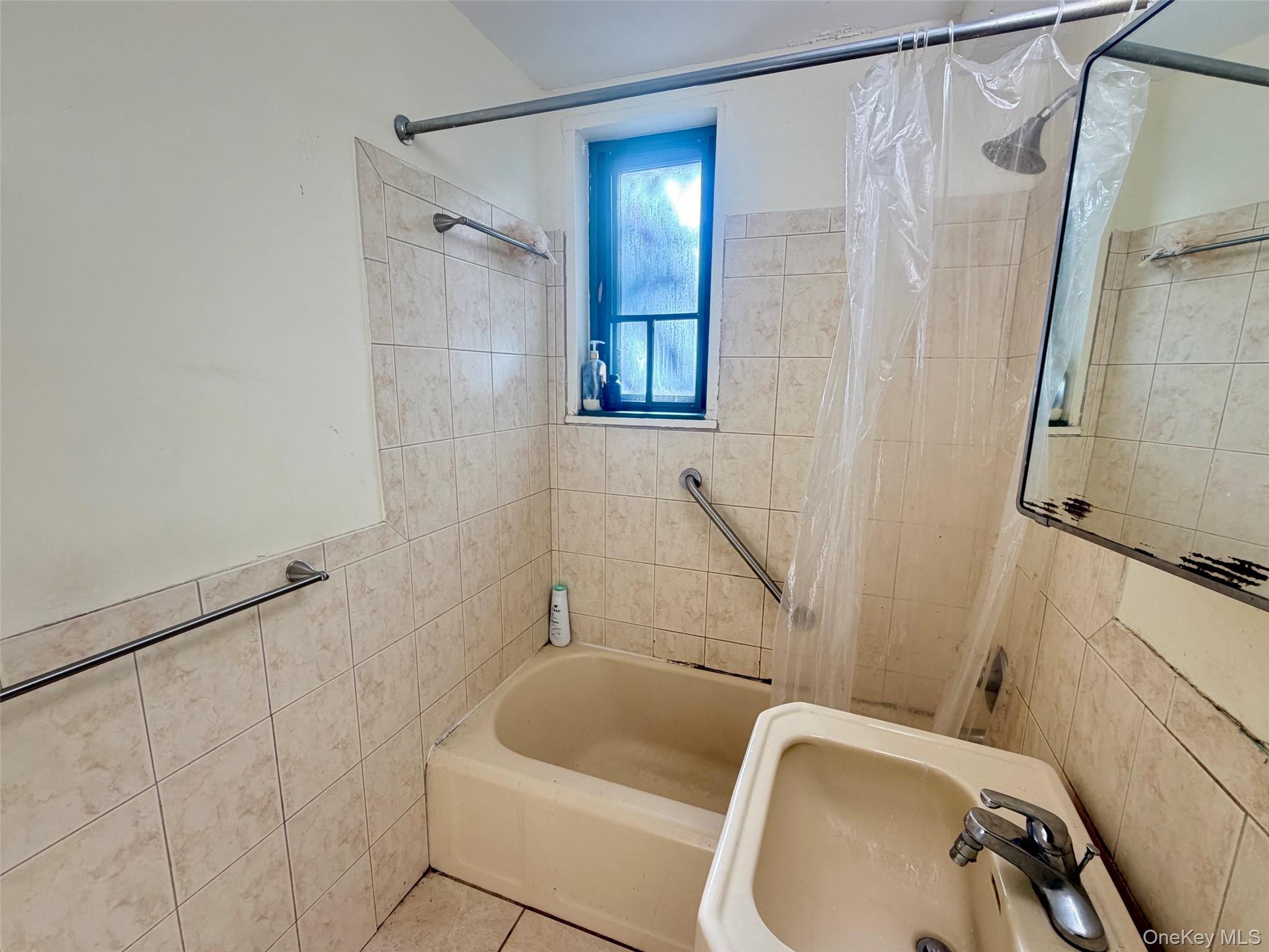 2049 Mcgraw Avenue, Unit 6H photo 3