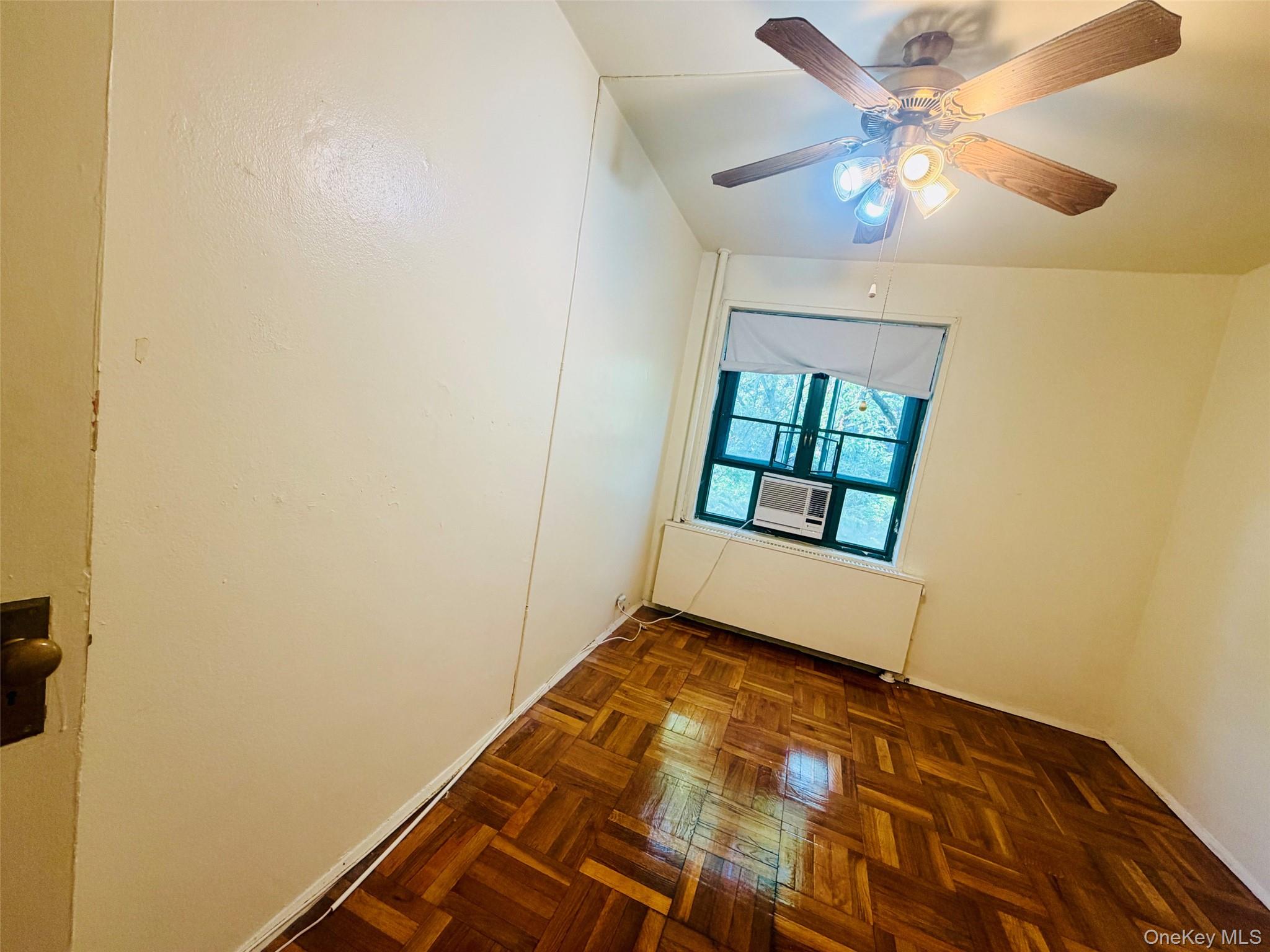 2049 Mcgraw Avenue, Unit 6H photo 9