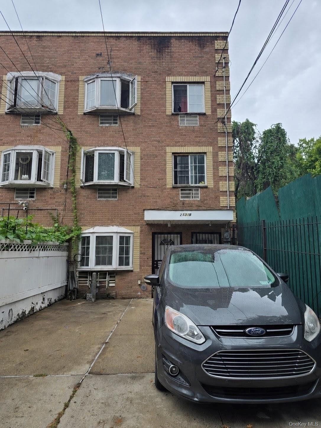 2531B Grand Avenue – For Sale
