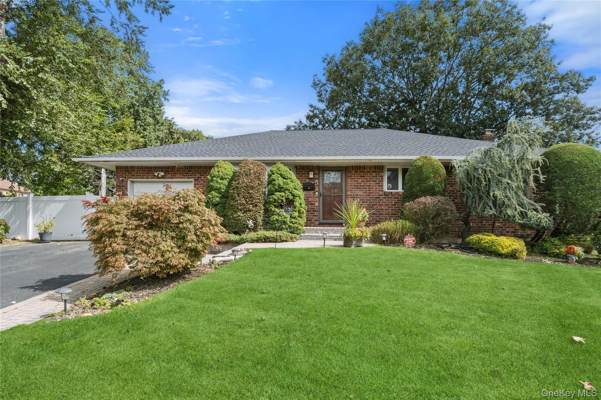 15 Elmwood Lane – For Sale