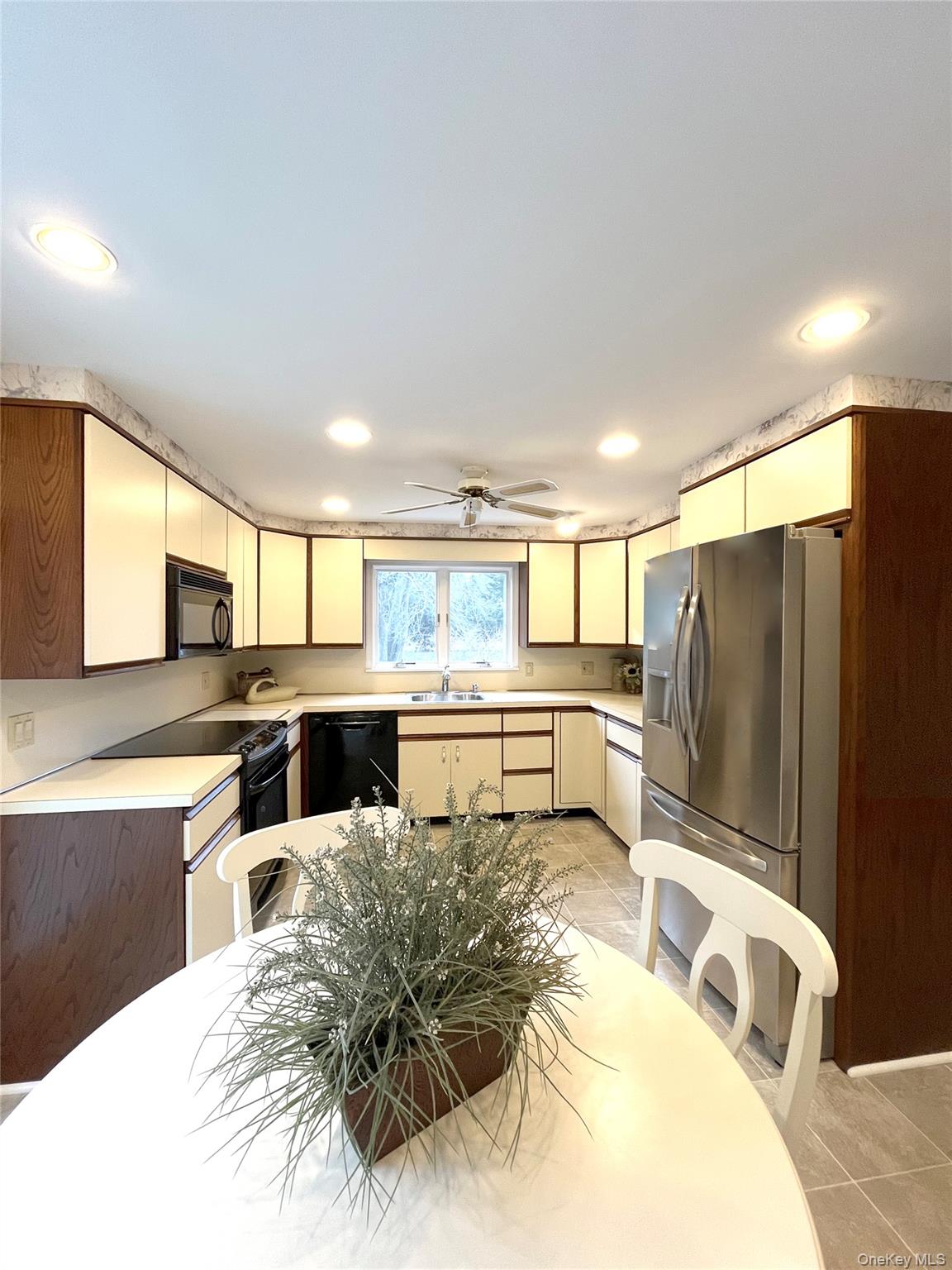 25 Squires Avenue – For Rent photo 12