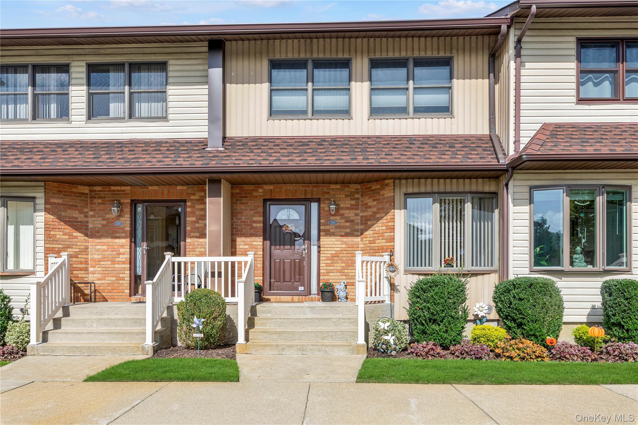 2189 Jerusalem Avenue – For Sale