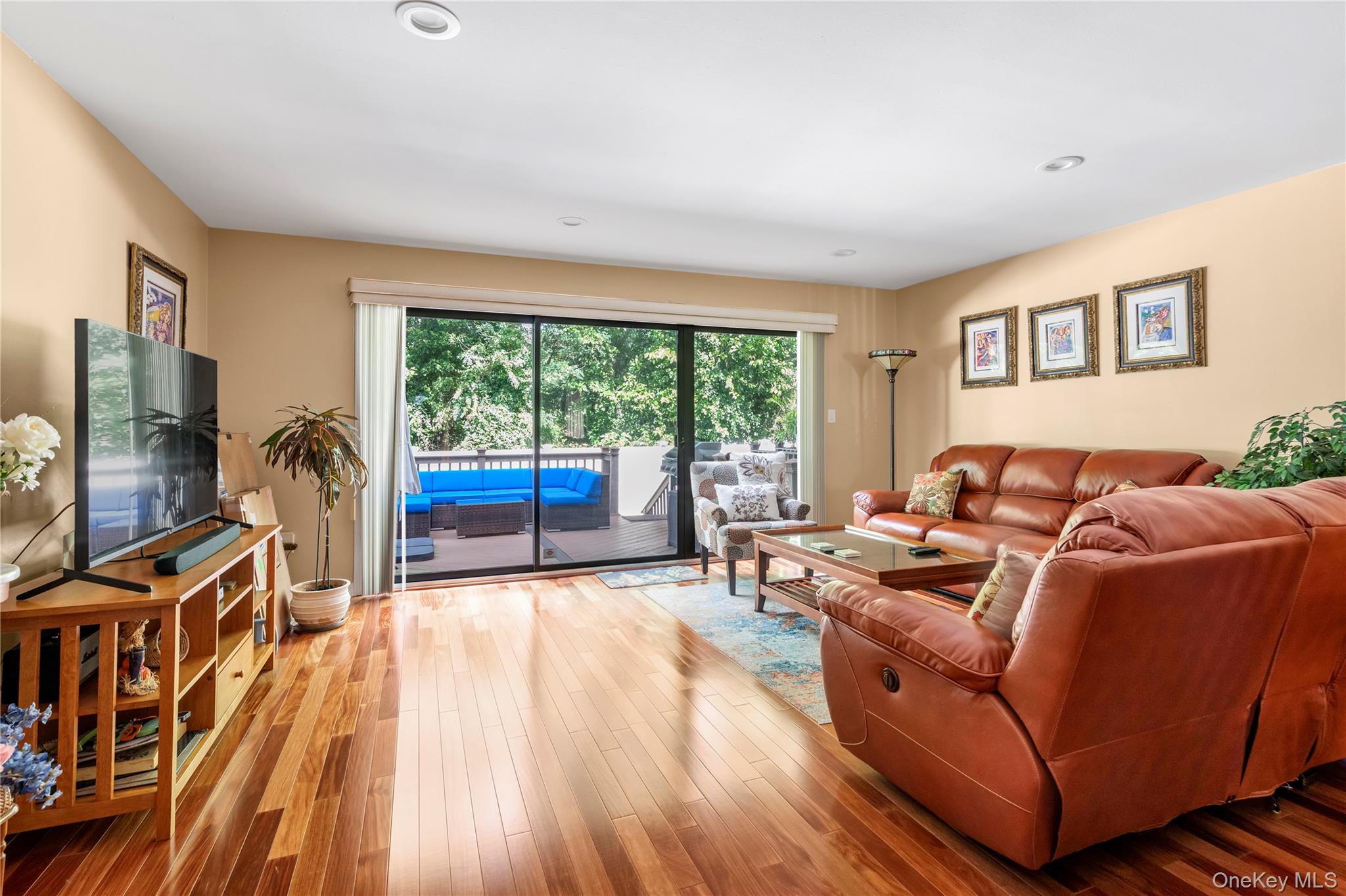 2189 Jerusalem Avenue – For Sale photo 4