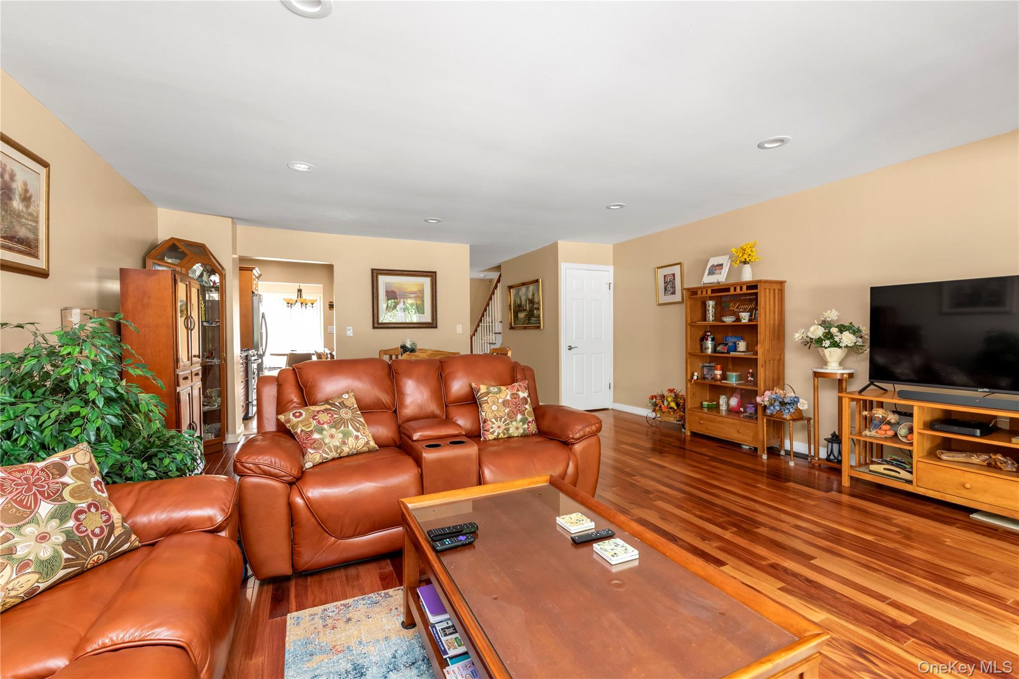 2189 Jerusalem Avenue – For Sale photo 2