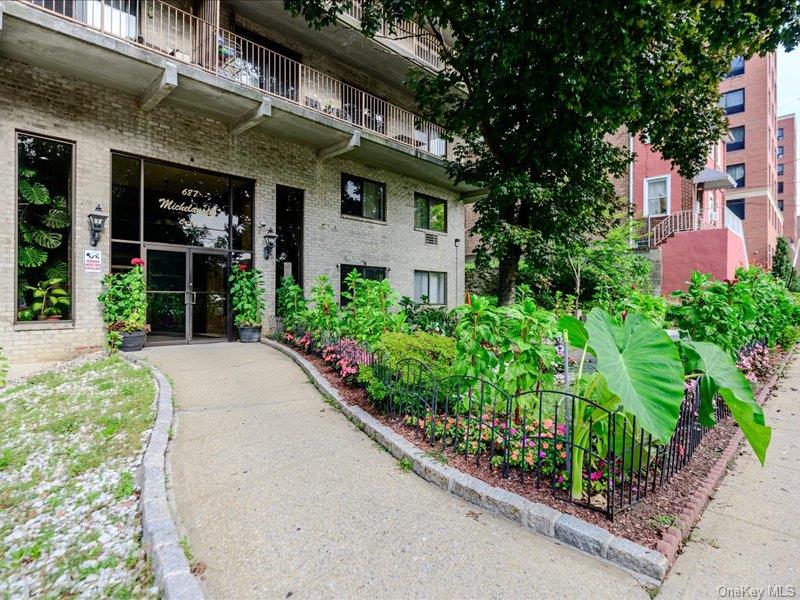 687 Bronx River Road, Unit 1D photo 16