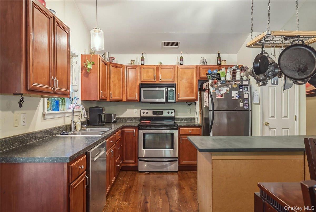 6 Clifford Lane – For Sale photo 25