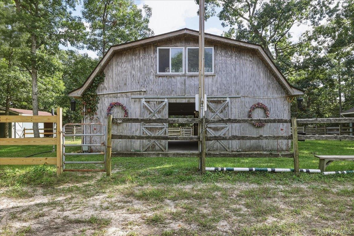 6 Clifford Lane – For Sale photo 2